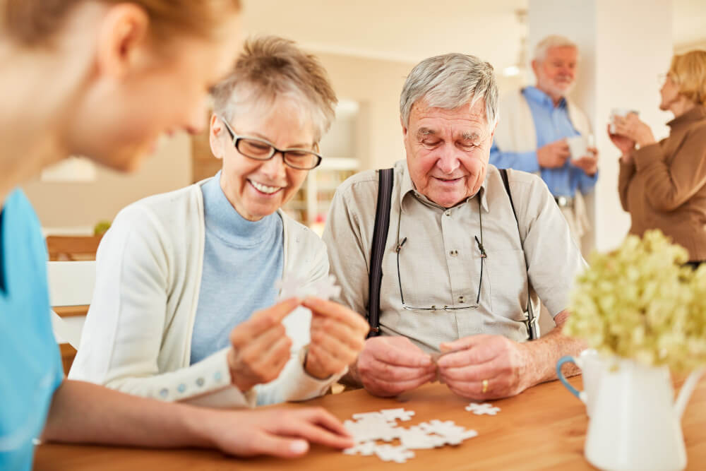 Seniors,With,Alzheimer's,Disease,Or,Dementia,Playing,Puzzle,With,Senior